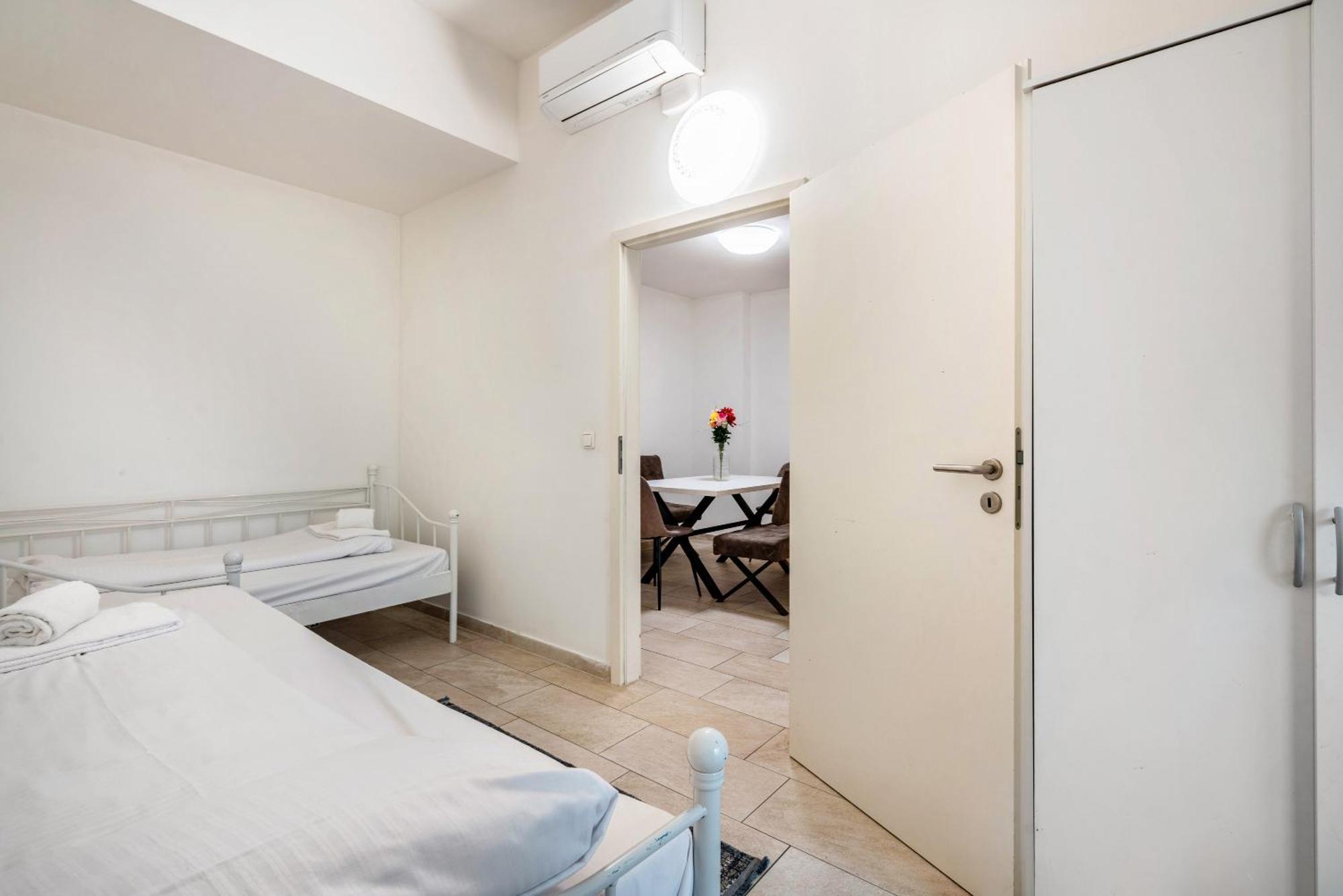 - Aldars 8 Aparthotel *